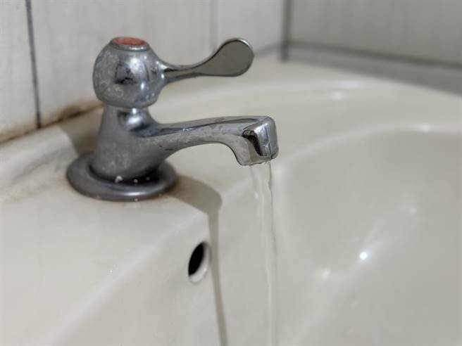 歷年台东地区简水系统的水质检测成果，发现大多数简水系统水质超标的项目以「大肠杆菌」居多，且容易遭到污染或枯竭，导致水质愈来愈恶化。（杨舒婷摄）