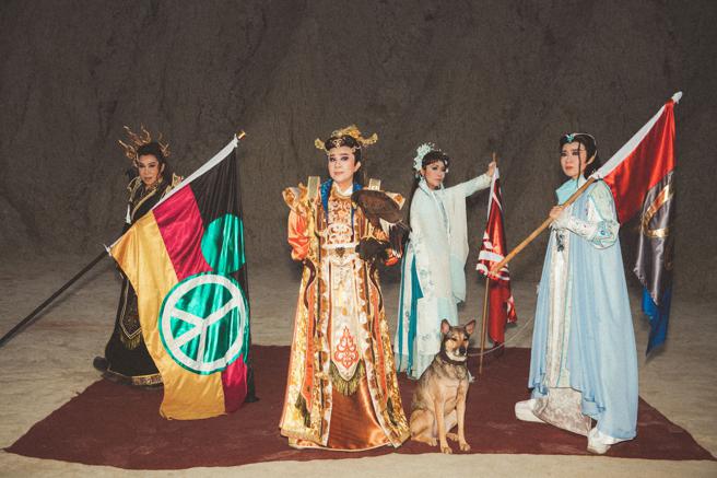 明华园天字戏剧团《长生战纪》梦迴古战场及崑崙仙境，共同拨开神话云雾-摄影师林艺堂(高雄市文化局提供)
