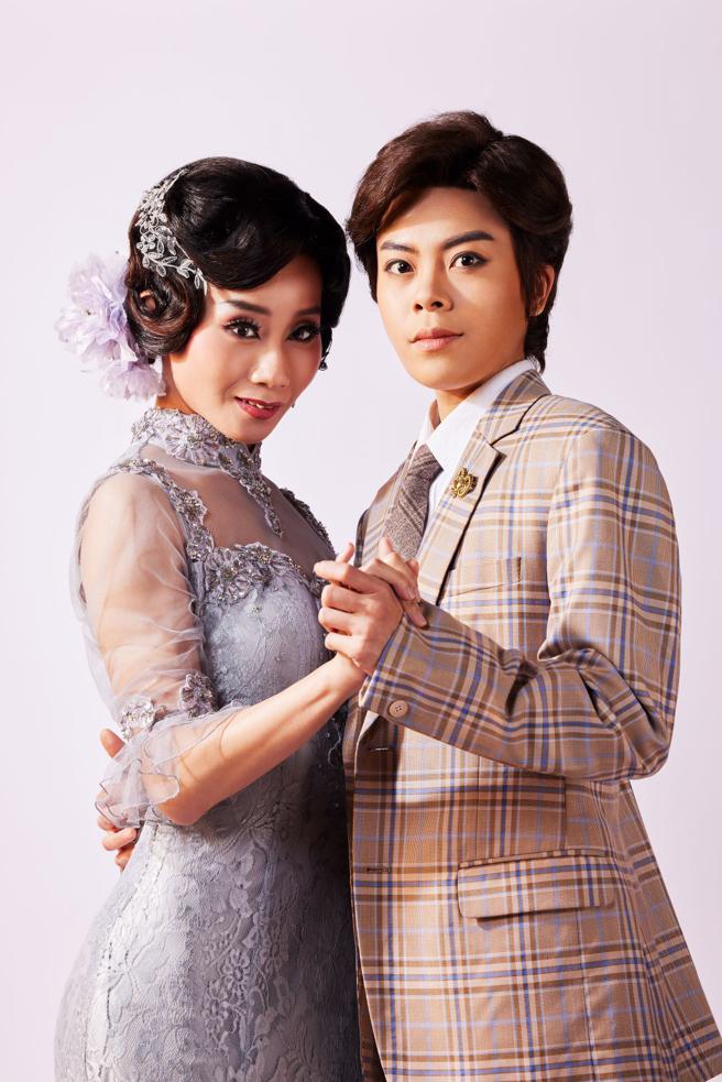 春美歌剧团《最后之舞》(左-孙凯琳 右-简嘉谊)(高雄市文化局提供)