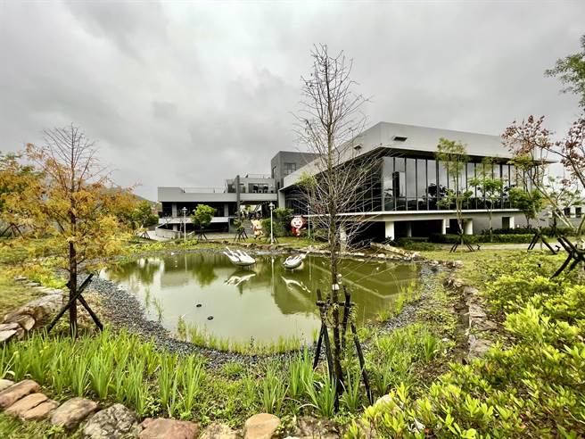 南投县议员关心埔里福兴温泉区开发进度，南投县长许淑华认为业者投资进程受疫情影响进度落后，将以专案向中央争取展延。（杨静茹摄）