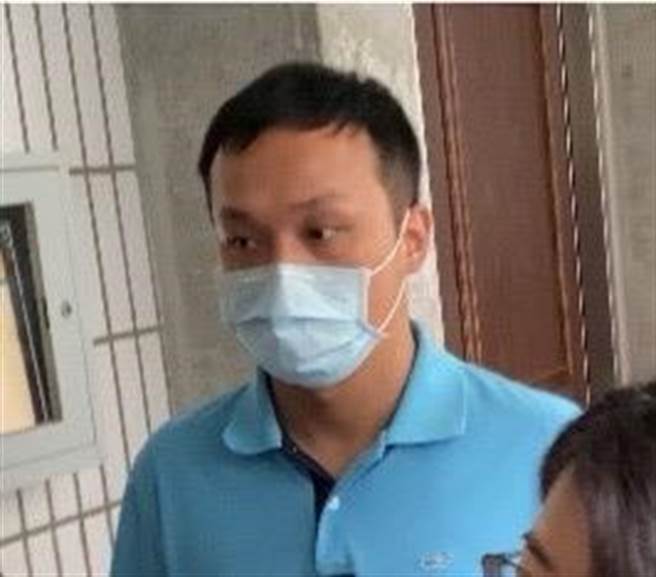 5亿高三生男家属指控谋财害命，夏姓配偶父子应讯露脸，夏男讯后对媒体追问不愿说明。（陈淑芬摄）