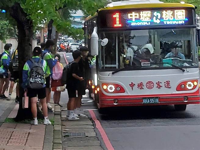 张善政出手解决司机荒，6月起公车司机月薪加1万。(蔡依珍摄)