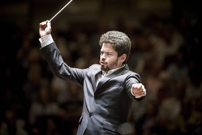 由首席指挥拉哈夫．沙尼带领，鹿特丹爱乐管弦乐团将于6月来台演出。（©Hans van der Woerd ）