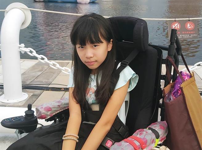 台南市贤北国小王沐晴突破身体障碍，善用天赋，找到属于自己的舞台，荣获今年总统教育奖。（市府提供／洪荣志台南传真）