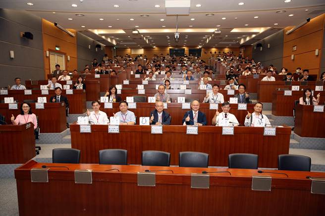 龙华科技大学半导体工程系于22日特别举办「半导体产业趋势展望与人才培育论坛」。（龙华科大提供／陈梦茹桃园传真）