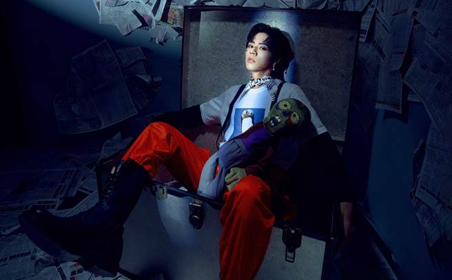 Ozone佳辰推出创作曲〈妳让我变成相思病狂的Zombie〉。（索尼音乐提供）