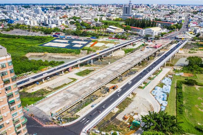 嘉义市重要桥梁「军辉桥」陪伴市民60多载即将拆除重建，改建工程去年4月底开工，今年5月5日启用便桥，整体工程预计明年底竣工。（嘉义市政府提供／吕妍庭嘉义传真）