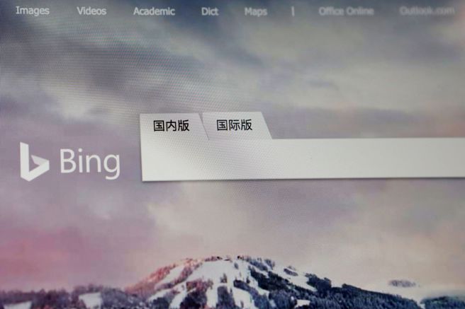 在微软人工智慧ChatGPT助力下，新版必应搜寻引擎一跃而为中国市占率最高的桌面搜寻引擎，挤下占据多年第一名的百度搜寻引擎。（图／路透）