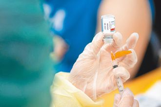 全國新冠感染數增3成 中市府：65歲以上接種疫苗送禮券