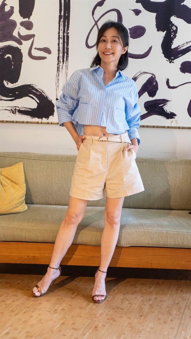 陈婉婷努力完成更多作品让家人放心。（大爱电视台提供）