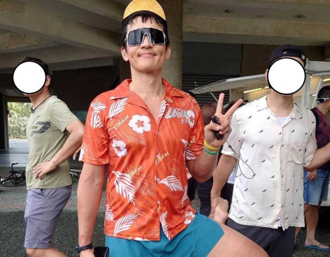 杨一展也曾在社群上秀过同一件衣服的生活照。（图／翻摄杨一展脸书）