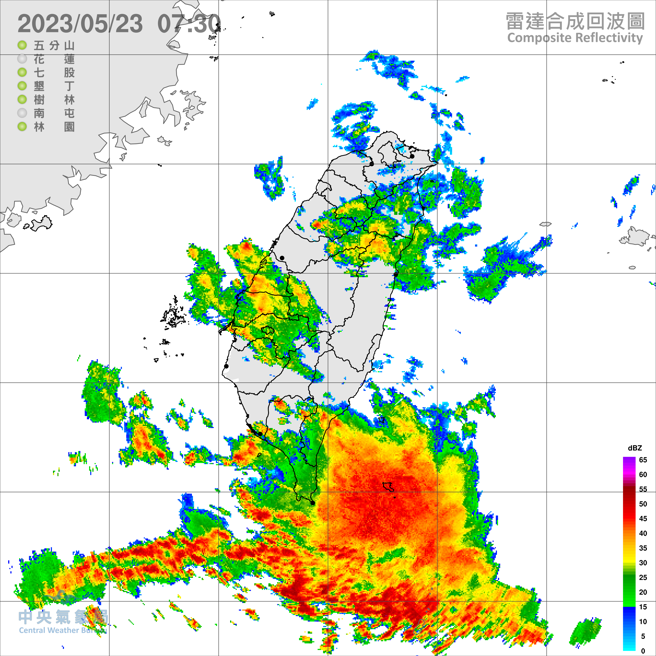 雷雨带继续往南推进，未来一小时「屏东」大雨持续。(翻摄自气象局)