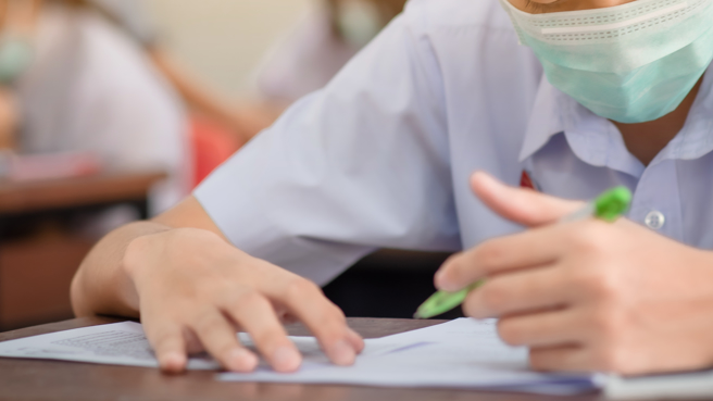 有一名男网友表示，他和第2组候选人，要参选副会长的谢姓男学生在建中就认识。（图／示意图，达志影像）