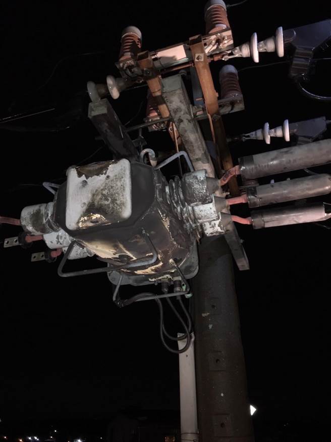 台电位于彰化市的一处自动化开关遭到雷击，造成部分区域停电。（台电提供／孙英哲彰化传真）