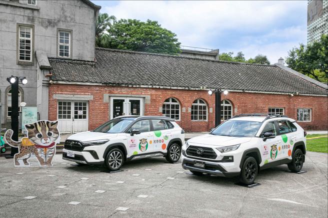 和泰集团捐赠TOYOTA RAV4及COROLLA CROSS两台动物救援保育车。（和泰提供）