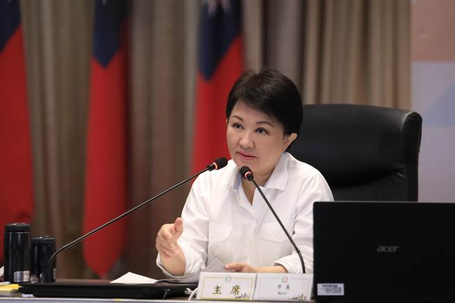 台中市长卢秀燕23日主持市政会议时指出，目前全国感染新冠病毒的人数增加约3成，台中市也差不多。(林欣仪摄)