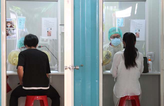 本土疫情升温，近期有不少人确诊新冠肺炎。（本报系资料照）