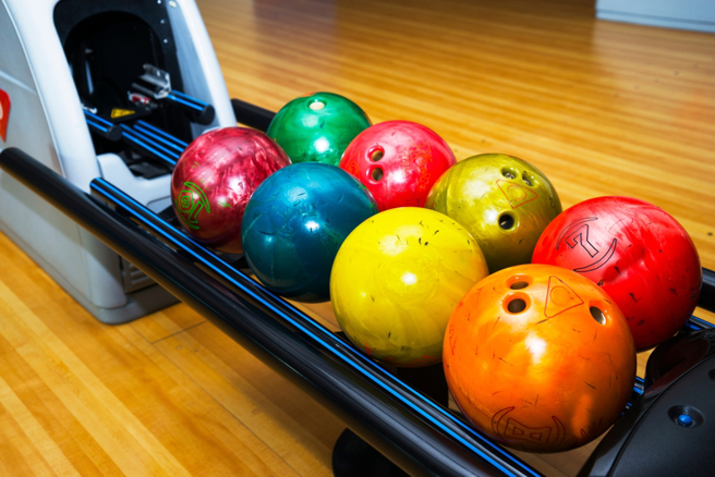 为什么「保龄球」不流行了？现代退烧「爸妈年代超红」　网揭2大关键原因。(示意图/shutterstock)
