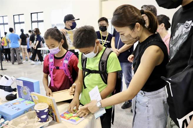 结合「环保、科技、时尚」的「2023新竹自造者嘉年华」将于27日、28日连续两天在世界高中登场。图为去年活动现场。（新竹市政府提供／陈育贤新竹传真）