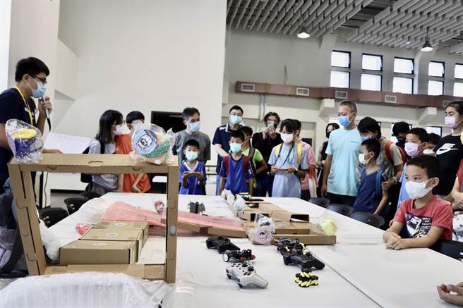 结合「环保、科技、时尚」的「2023新竹自造者嘉年华」将于27日、28日连续两天在世界高中登场。图为去年活动现场。（新竹市政府提供／陈育贤新竹传真）