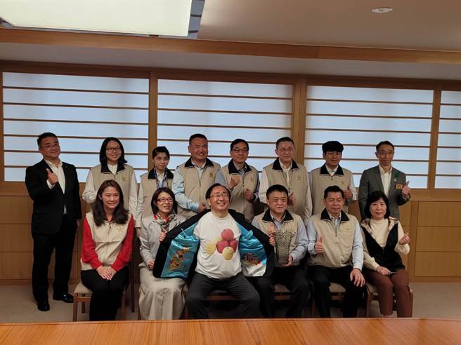 为了追求农场永续发展，退辅会主委冯世宽主委特别指派姜振中自本月21至27日率农业技术人员至日本东北展开交流。（福寿山农场提供／潘虹恩台中传真）