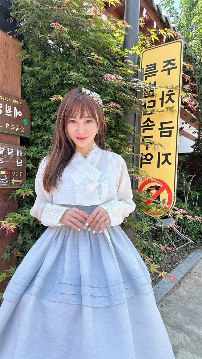 王宥忻体验穿韩服扮演《大长今》。（固力狗提供）