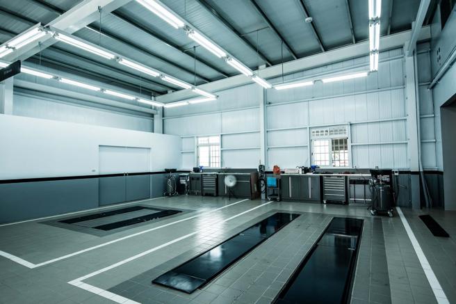 安亚汽车经营团队秉持高度服务的热忱及深厚的销售实力，提供车主专业的技术服务团队、亲切的接待人员，让车主感受到五星级的赏车与拥车体验。（台湾森那美起亚提供）