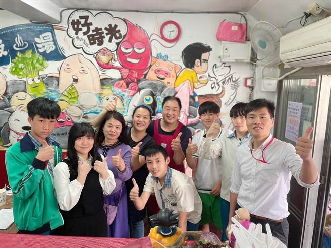 台北市古亭国中2023年度校刊名称订为《古亭志疫》，透过教师专业学习社群进行方向讨论与执行期程研讨。（北市古亭国中提供／游念育台北传真）