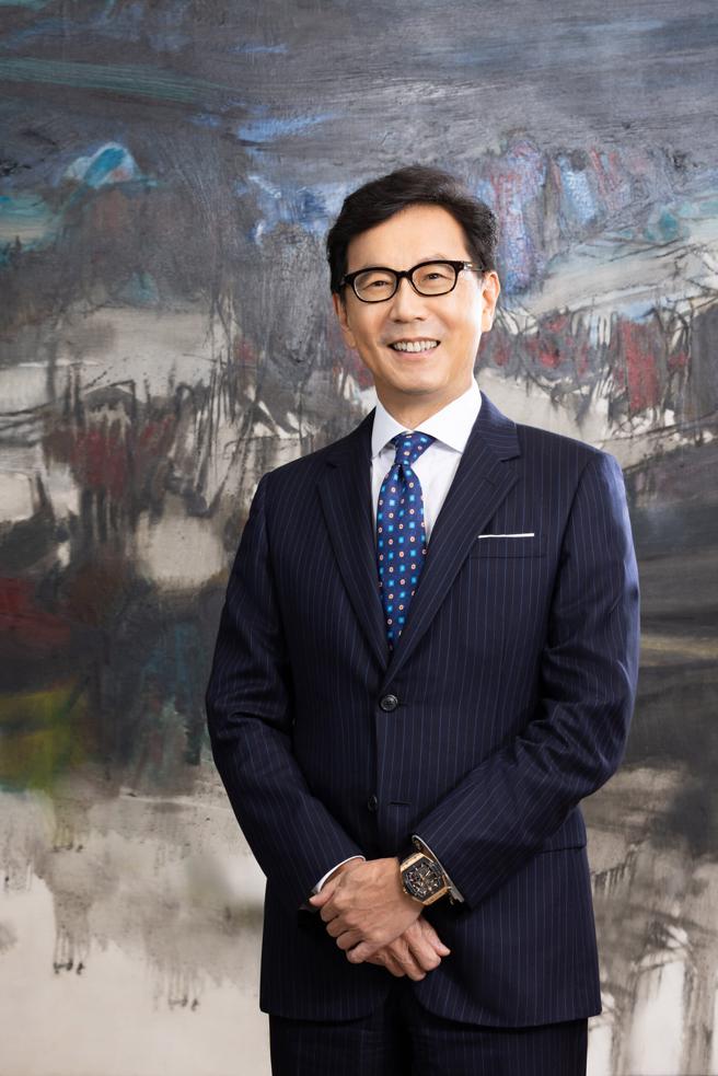 台湾大首次发行「社会责任债券」，董事长蔡明忠盼携手投资人落实永续金融，强化5G投资，提升数位韧性。（台湾大提供）