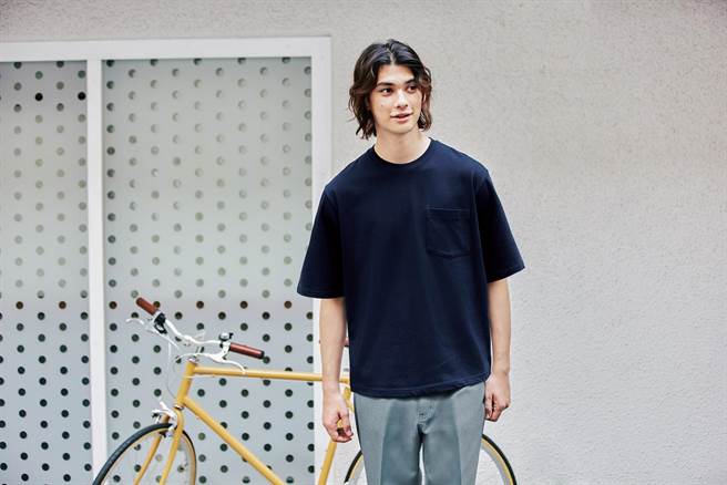 GU感谢祭期间，「男装oversized棉质T恤」祭出390元的优惠。（GU提供）