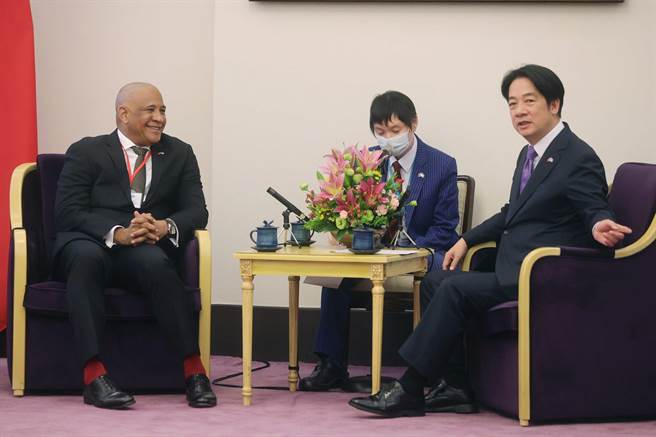 副总统赖清德与圣露西亚副总理希瑞尔双边会晤。(总统府提供)