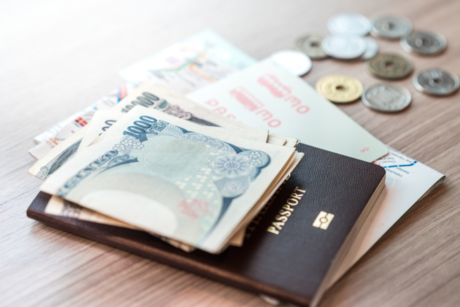 日本政府之所以想改变免税制度，主要着眼解决转卖免税品来非法获利的问题。政府将在今年底前汇整税制改革详情，最快可能将从2024年度起实施。(示意图/shutterstock)