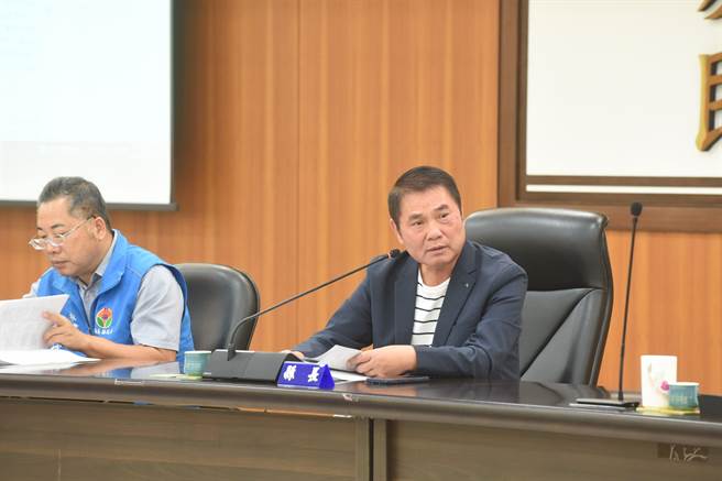 苗栗县长锺东锦主持县务会议。（苗栗县政府提供／李京升苗栗传真）