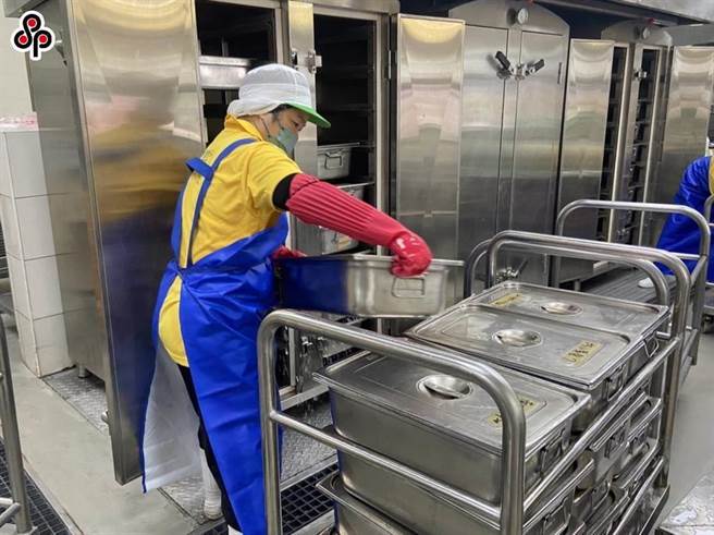 台北市教育局统计，目前计有48校确定下学期调涨营养午餐餐费，平均涨价7元。（本报资料照片）