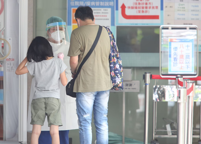 本土新冠肺炎升温，疾管署公布，过去一周中重症併发症平均日增204例，增幅超过32%。（图／示意图，记者陈俊吉摄影）