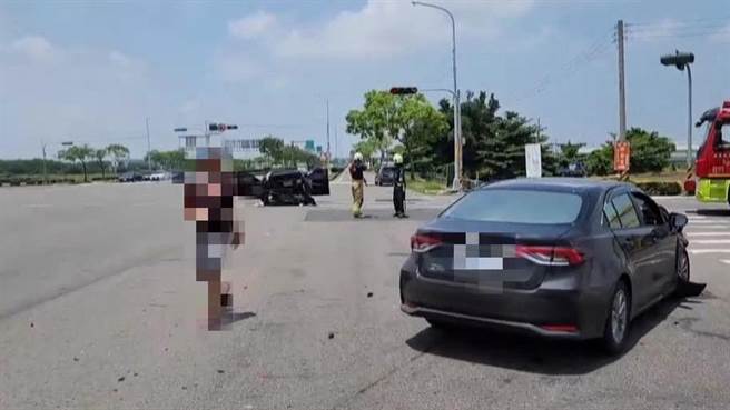 前职棒选手周森毅21日带家人到嘉义旅游，却在停等红灯时遭后方蔡姓酒驾男高速追撞，周森毅一家5口全送医。（读者提供／吕妍庭嘉义传真）