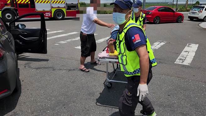 前职棒选手周森毅21日带家人到嘉义旅游，却在停等红灯时遭后方蔡姓酒驾男高速追撞，周森毅一家5口全送医。（读者提供／吕妍庭嘉义传真）