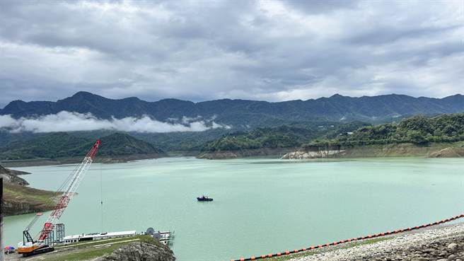 曾文水庫集水區今天凌晨至中午的累積降雨量約24毫米，預估進帳100至150萬噸的水量。（張毓翎攝）