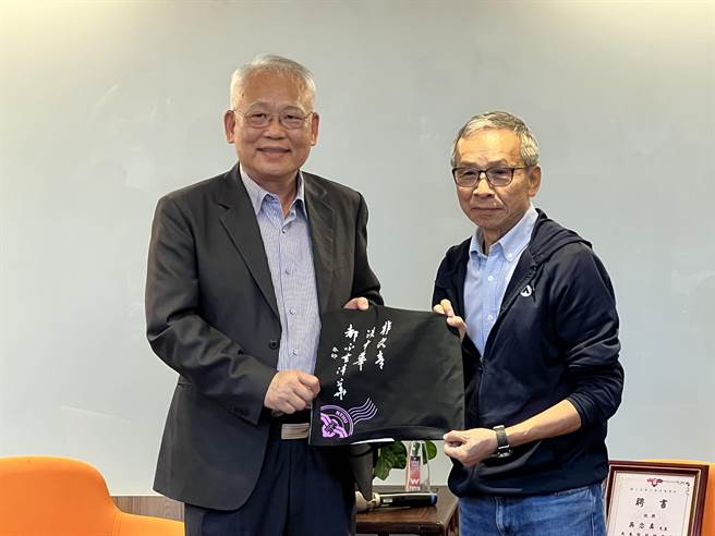 清大聘请「台湾最会说故事的欧吉桑」、导演吴念真担任驻校作家，并从23日起举办3天的写作工作坊。（王惠慧摄）