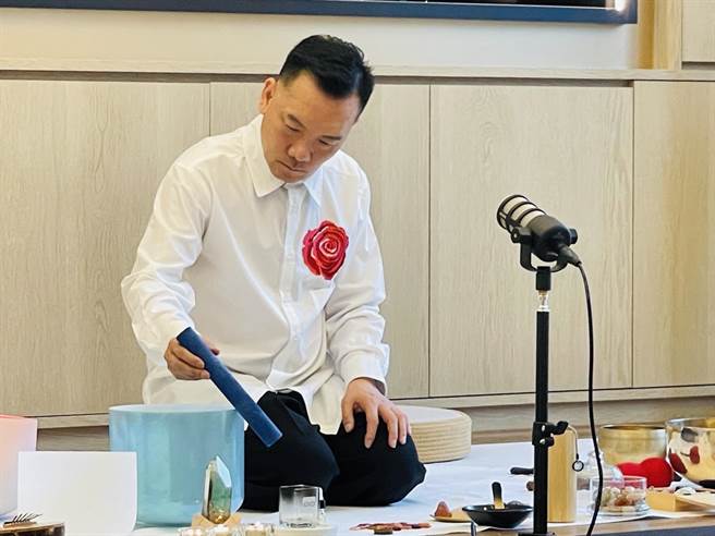 田定丰近来全心投入「声波疗癒」课程。（唱戏世界娱乐提供）