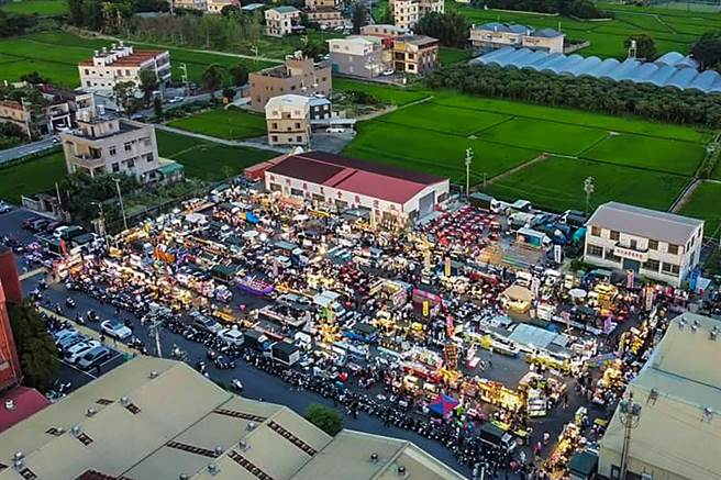 芎林文山夜市开幕后，衍生交通、管理和土地使用问题。（郑昱芸提供／罗浚滨新竹传真）