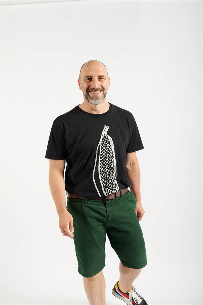 以色列编舞家尤法．皮克自幼学习以色列传统舞蹈，传统舞蹈也成为他的编舞底蕴。（©SebastienEromeERO，卫武营国家艺术文化中心提供）