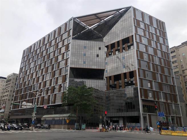 南门市场改建于2019年12月开工，预计兴建地上12层，地下5层的钢构造大楼。（张芷瑜摄）