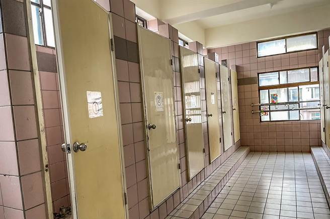 竹县15所学校老旧厕所，日前获中央核定补助整修经费。（新竹县政府提供／罗浚滨新竹传真）