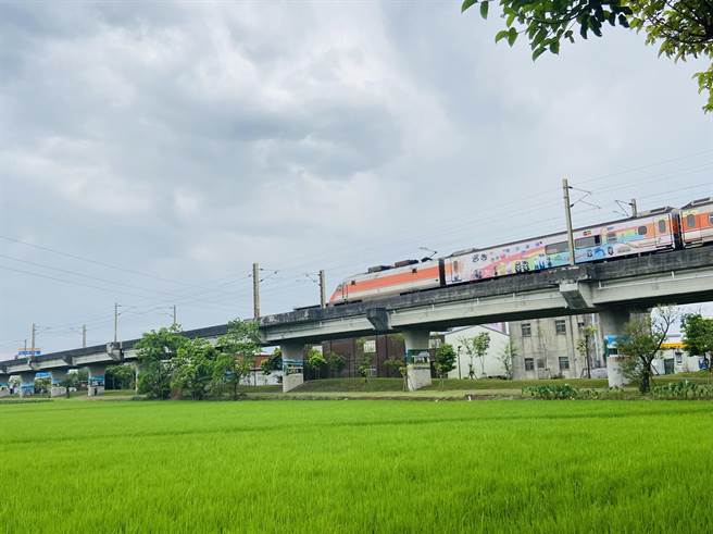 宜兰铁路高架化全长16.1公里，需耗资252亿元，光县府配合款就高达54亿元。（吴佩蓉摄）