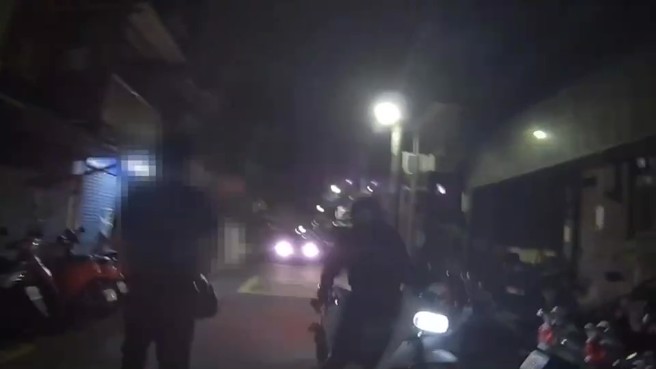 员警呼叫拦截围捕一路紧追终逮获廖男。（翻摄画面）
