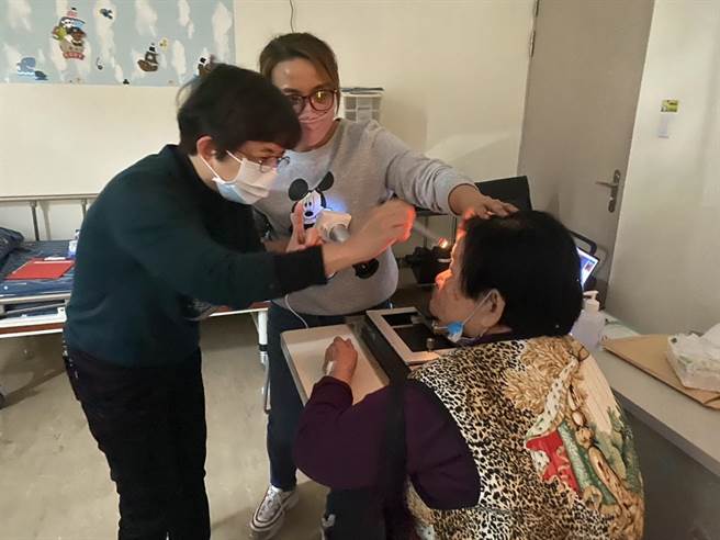 台东县卫生局结合高雄医学大学附设中和纪念医院驻点大武乡卫生所，开设眼科专科门诊。(台东县政府提供／萧嘉蕙台东传真)