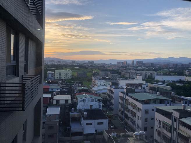 桃园调高营建单价基准及建材设备表增列参考品牌以利都市更新。(蔡依珍摄)