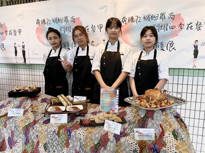 宜兰县罗东高商餐科成果展。（吴佩蓉摄）
