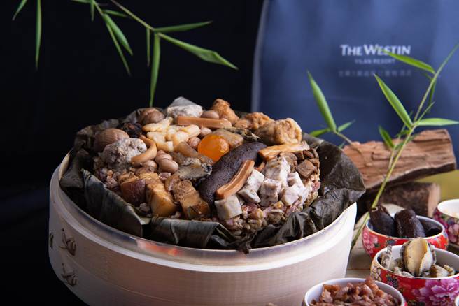 「粽夏团圆」选用18种食材，可吃到鲍鱼、干贝、鱿鱼乾、胆肝狮子头、鸭赏等丰盛内馅。（宜兰力丽威斯汀度假酒店提供）